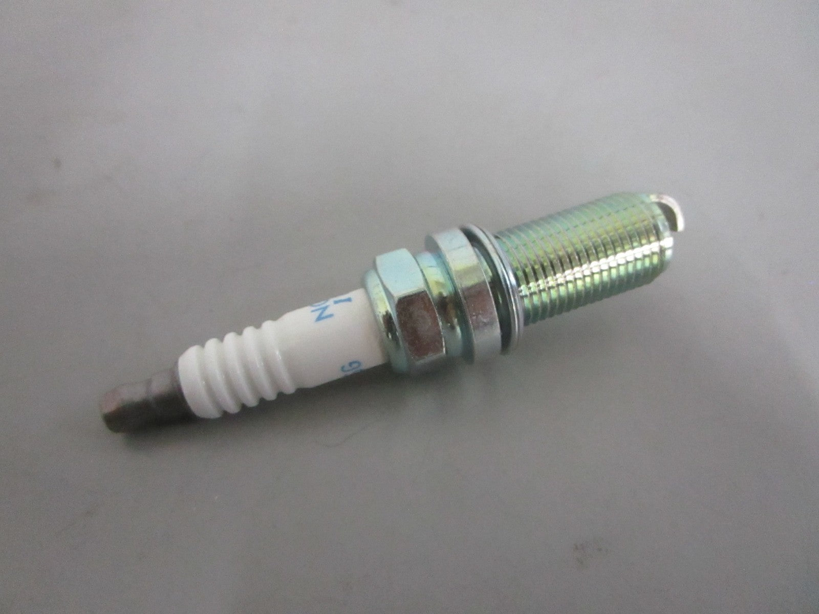 NEW OEM (LOT OF 4) ILFR6G NGK Laser Iridium Spark Plug 0820
