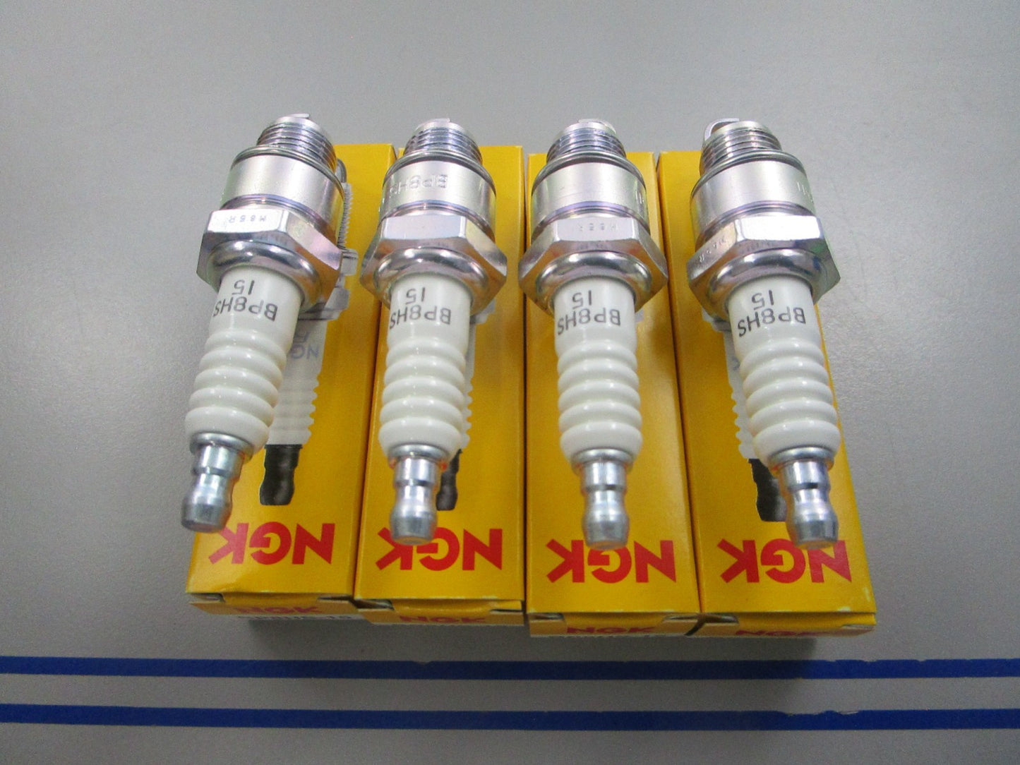 NEW (LOT OF 4) BP8HS-15 NGK Spark Plug 0810