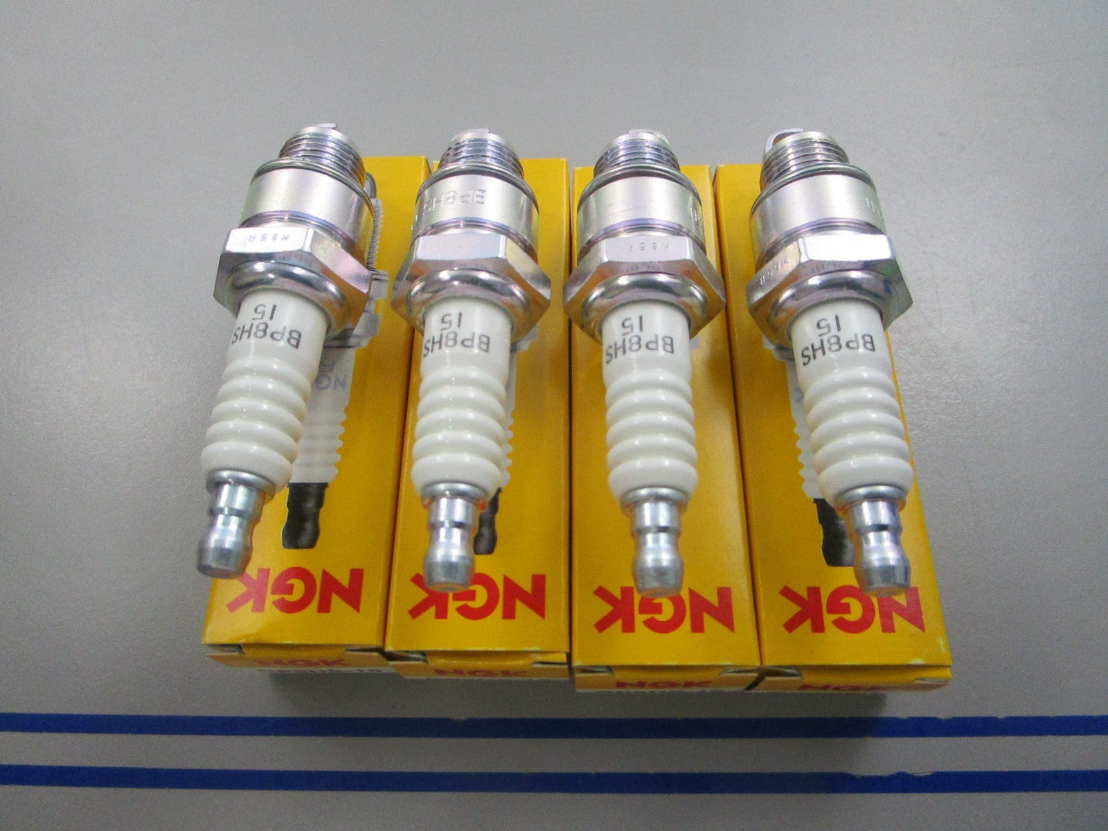 NEW (LOT OF 4) BP8HS-15 NGK Spark Plug 0810
