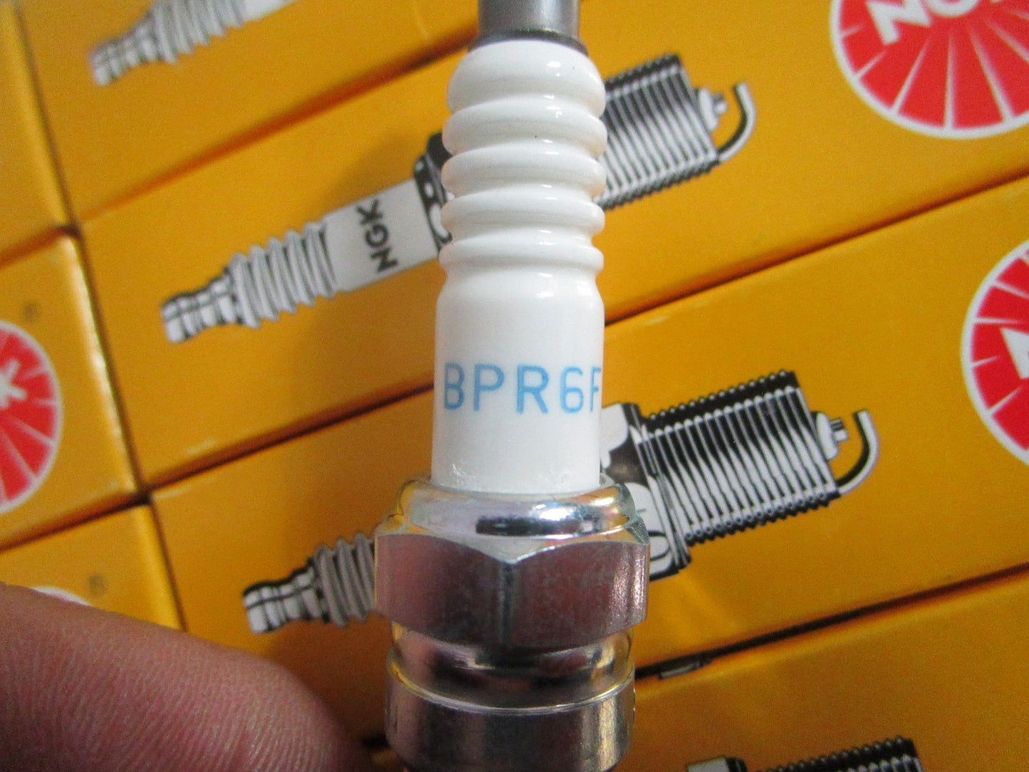 *NEW OEM* (LOT OF 10) 0820 NGK Spark Plug BPR6FS