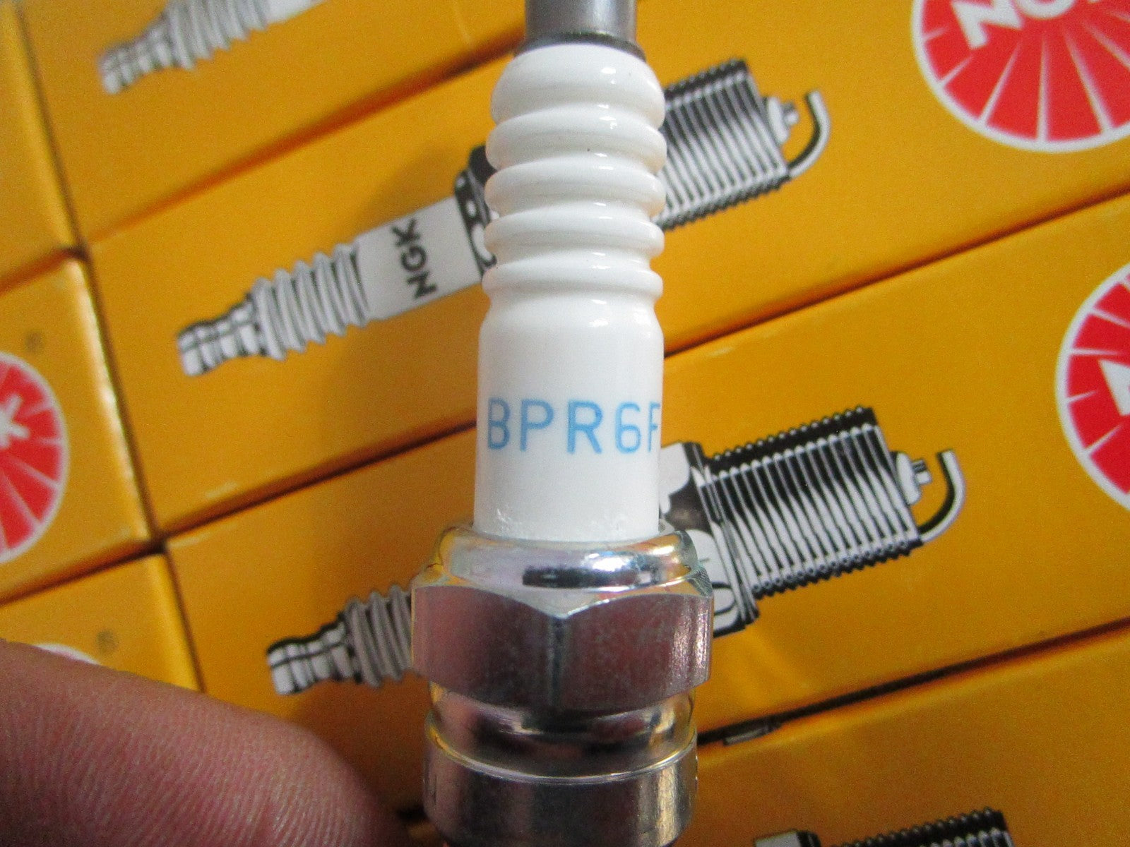 *NEW OEM* (LOT OF 10) 0820 NGK Spark Plug BPR6FS
