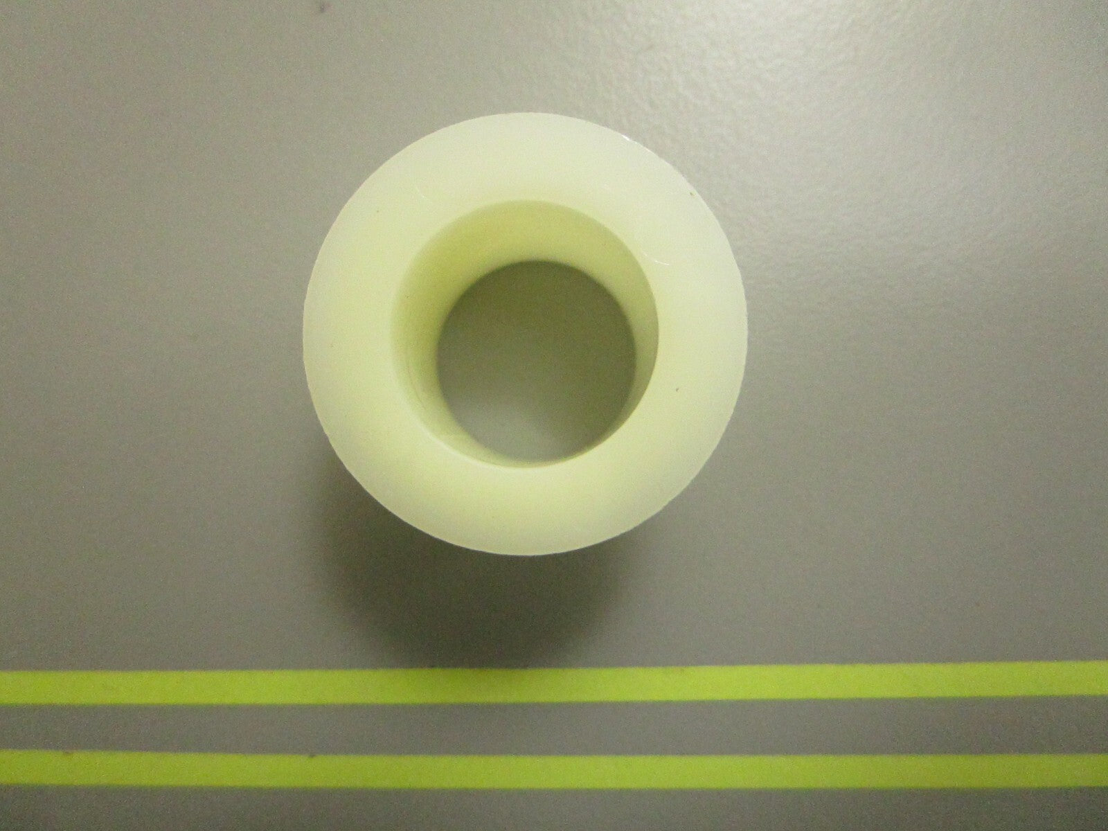 *NEW OEM* 0810 OMC Johnson Evinrude Bushing 322481 0322481