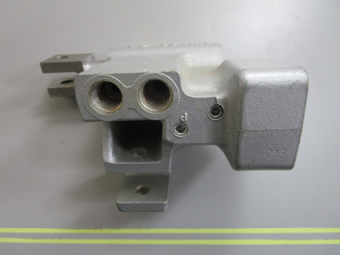 *NEW OEM* 0820 OMC Johnson Evinrude STBD Housing Plug & Spool Valve Ay 984484