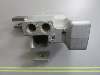 *NEW OEM* 0820 OMC Johnson Evinrude STBD Housing Plug & Spool Valve Ay 984484