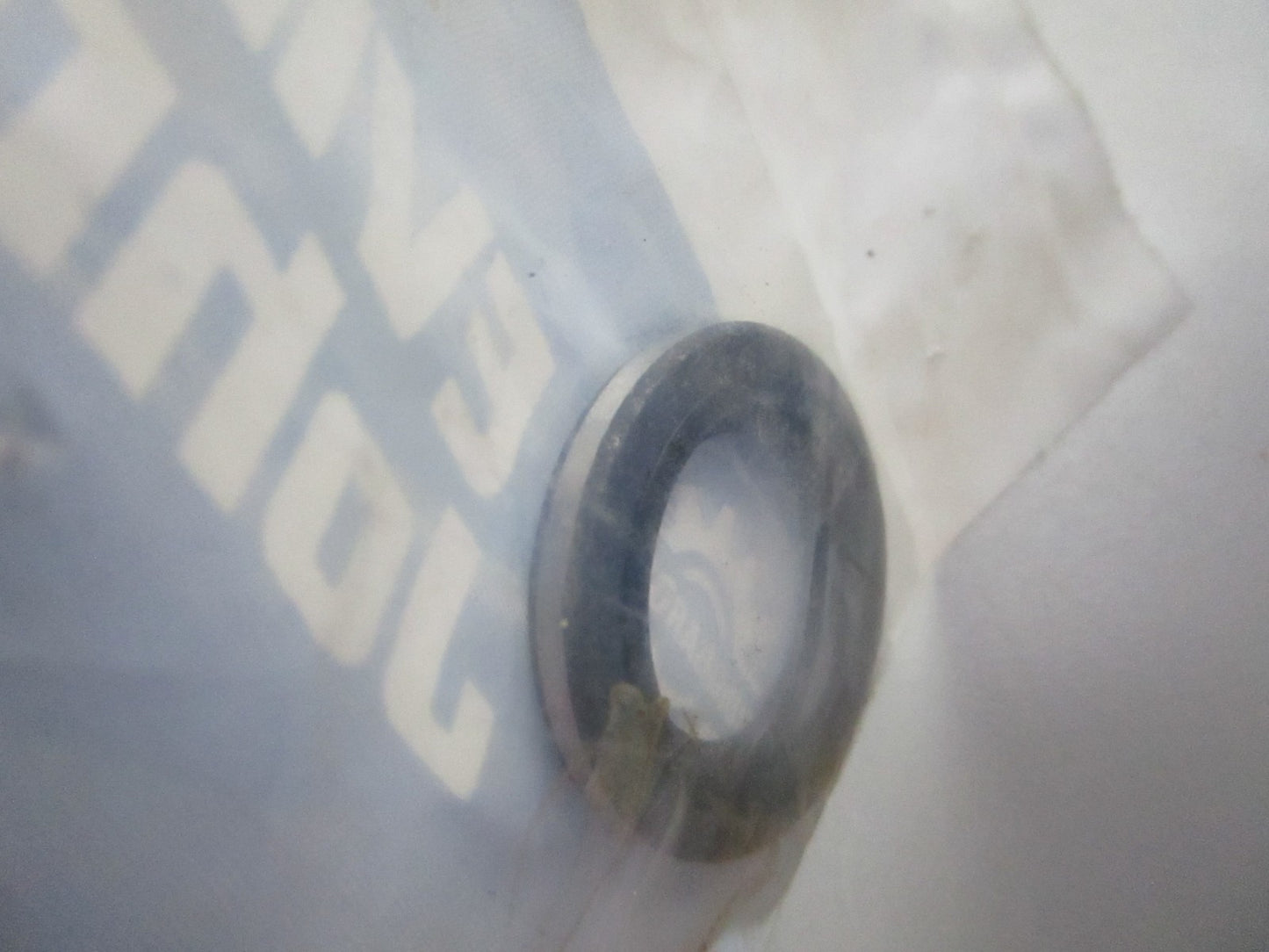NEW OEM 329923 0329923 OMC Johnson Evinrude Oil Retainer 0810