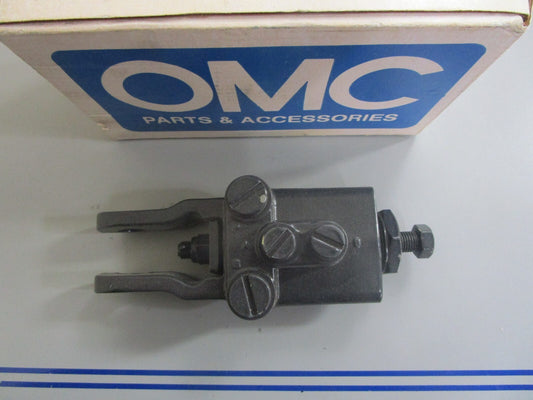 *NEW OEM* 0820 OMC Johnson Evinrude Housing & Valve Ay 984150 0984150