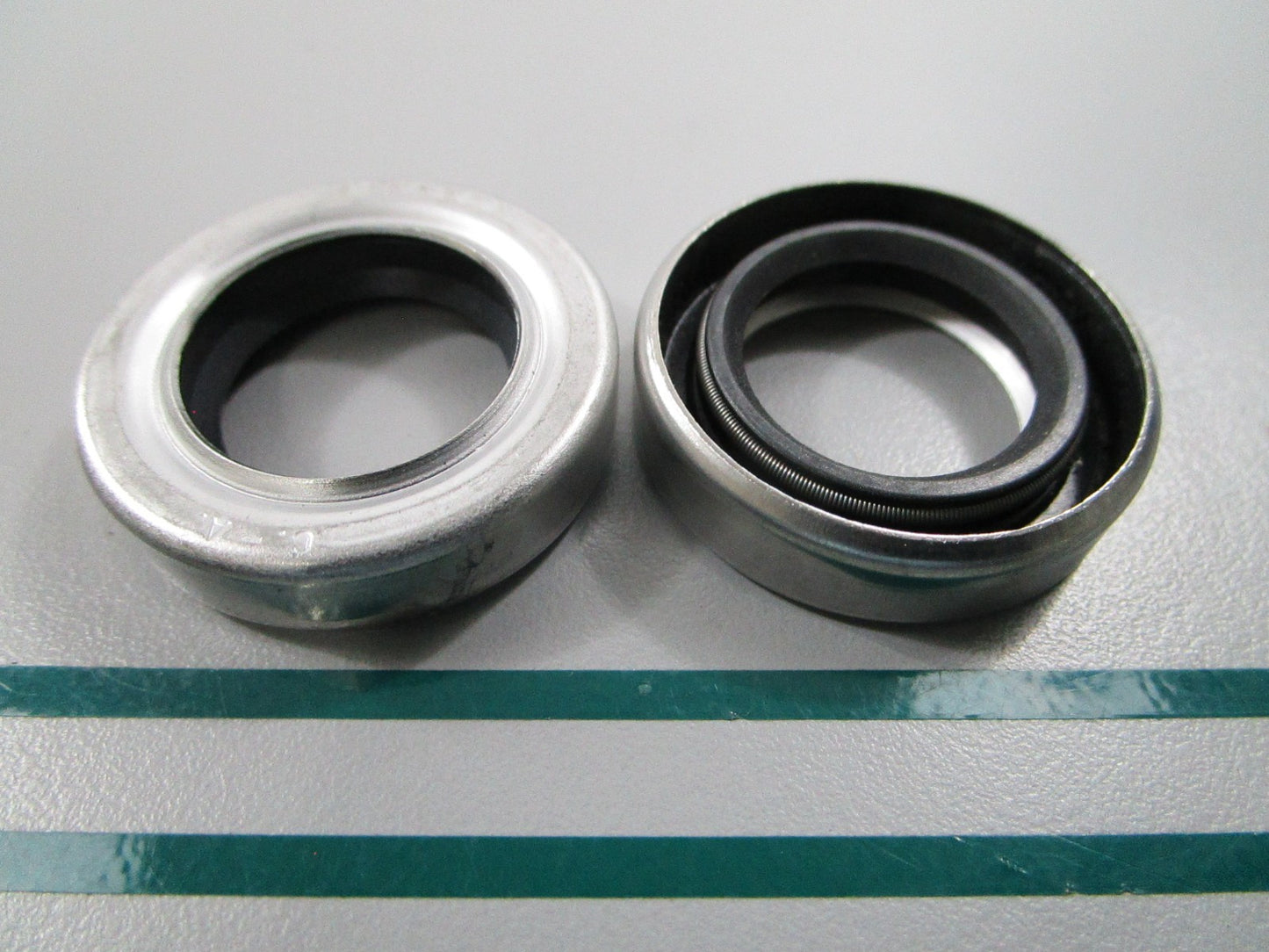 NEW OEM (LOT OF 2) 313283 0313283 OMC Johnson Evinrude Retainer 0810