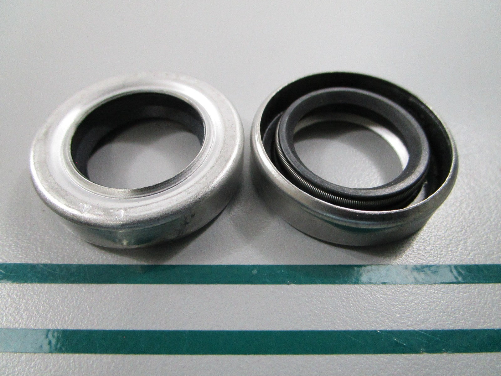 NEW OEM (LOT OF 2) 313283 0313283 OMC Johnson Evinrude Retainer 0810