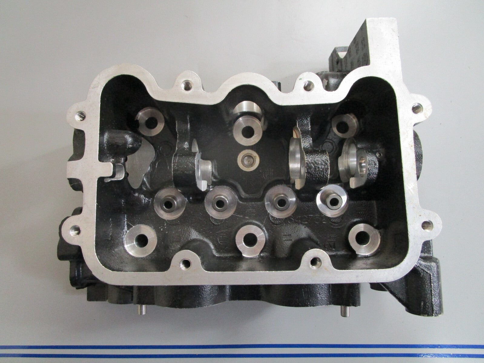 *NEW OEM* 0820 OMC Johnson Evinrude 9.9-15HP Cylinder Head Case 437992 0437992