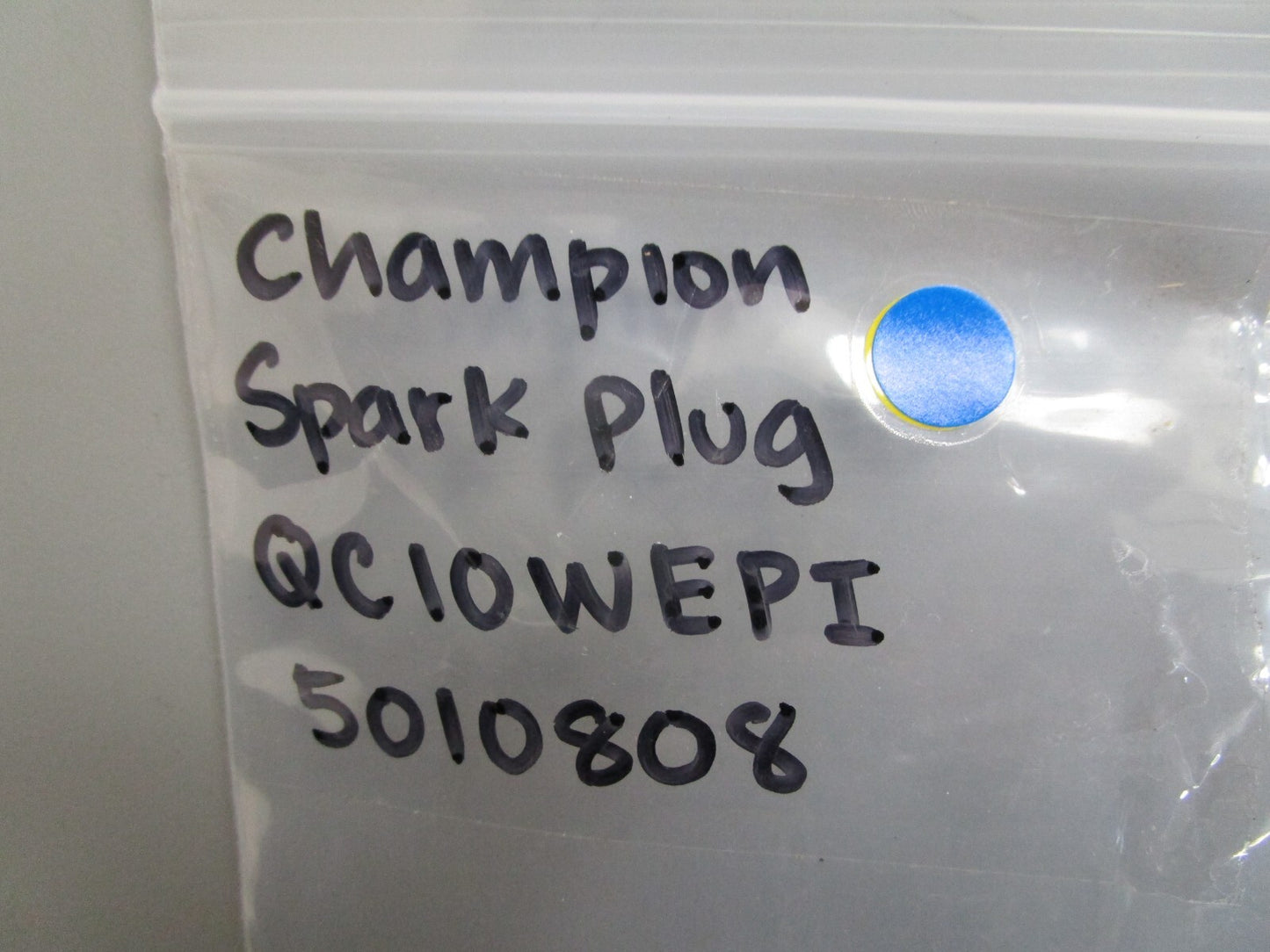 *NEW* 0810 Champion Spark Plug QC10WEPI 5010808