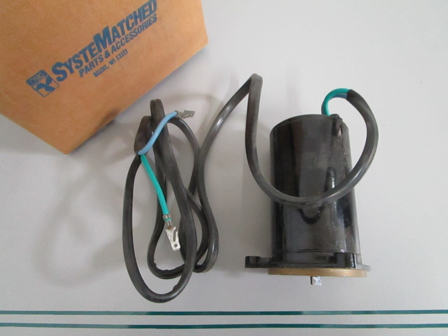NEW OEM 394176 0394176 OMC Johnson Evinrude Trim Tilt Motor 0820