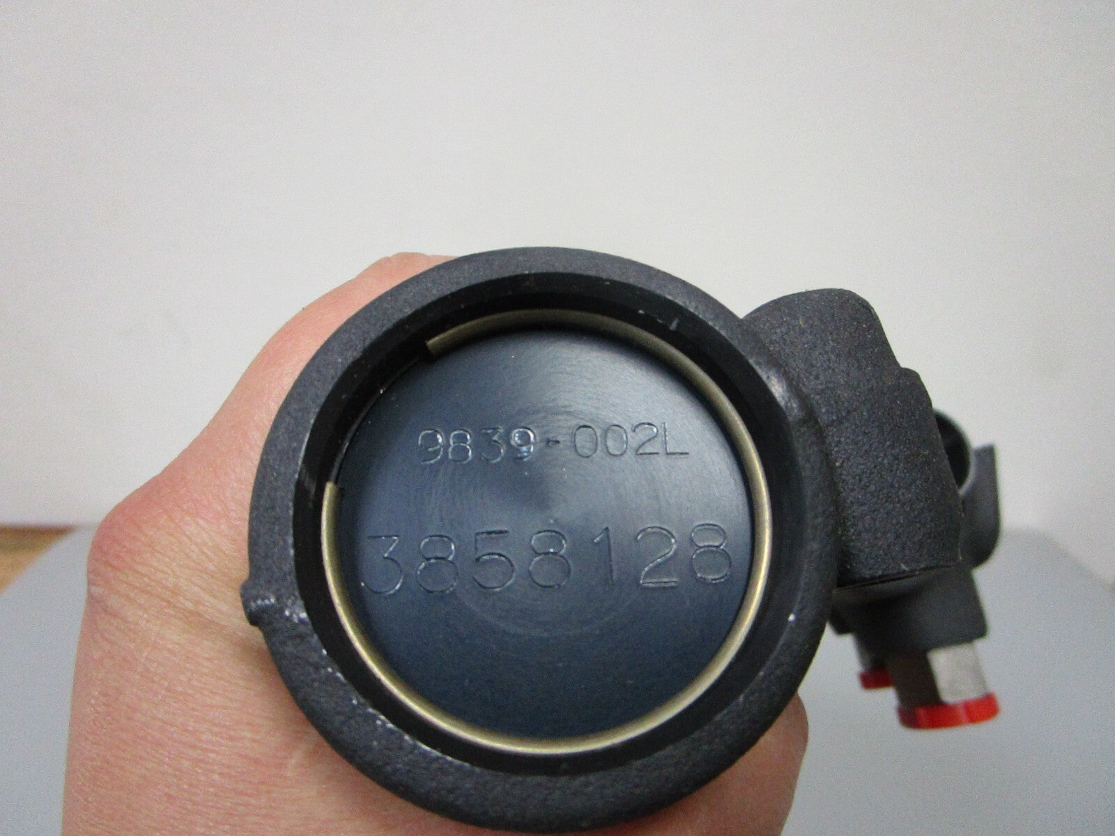 *NEW OEM* 0720 Volvo Penta Power Steering Actuator 3858128 21910902