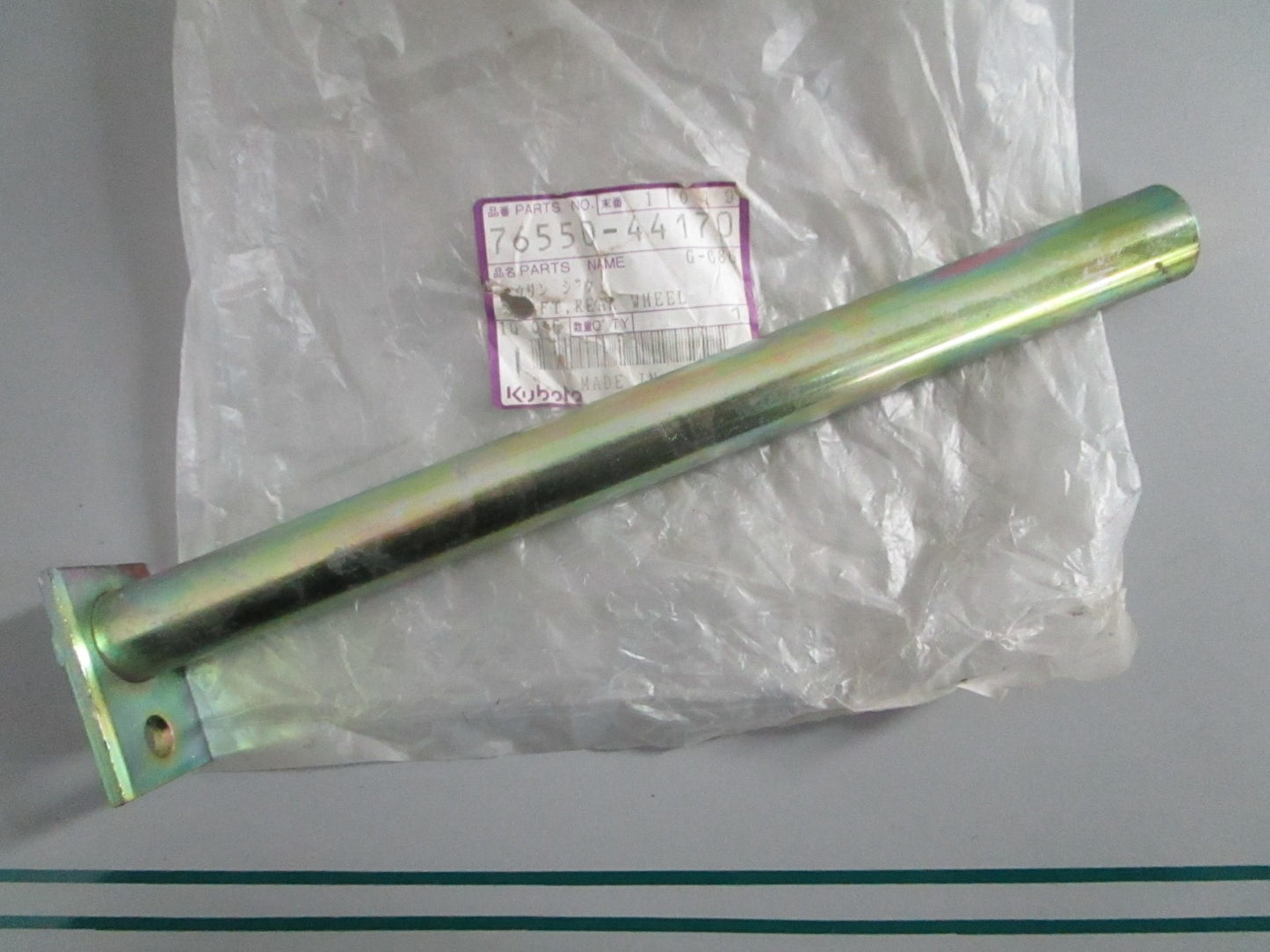 NEW OEM 76550-44170 Kubota Rear Wheel Shaft 0820