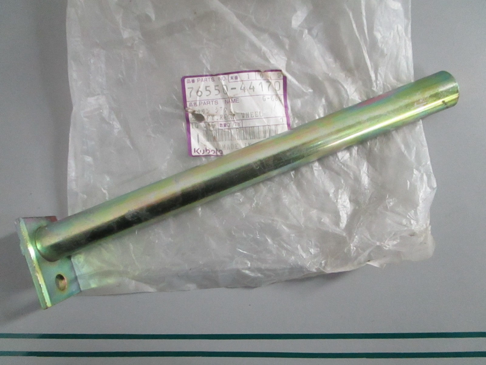 NEW OEM 76550-44170 Kubota Rear Wheel Shaft 0820