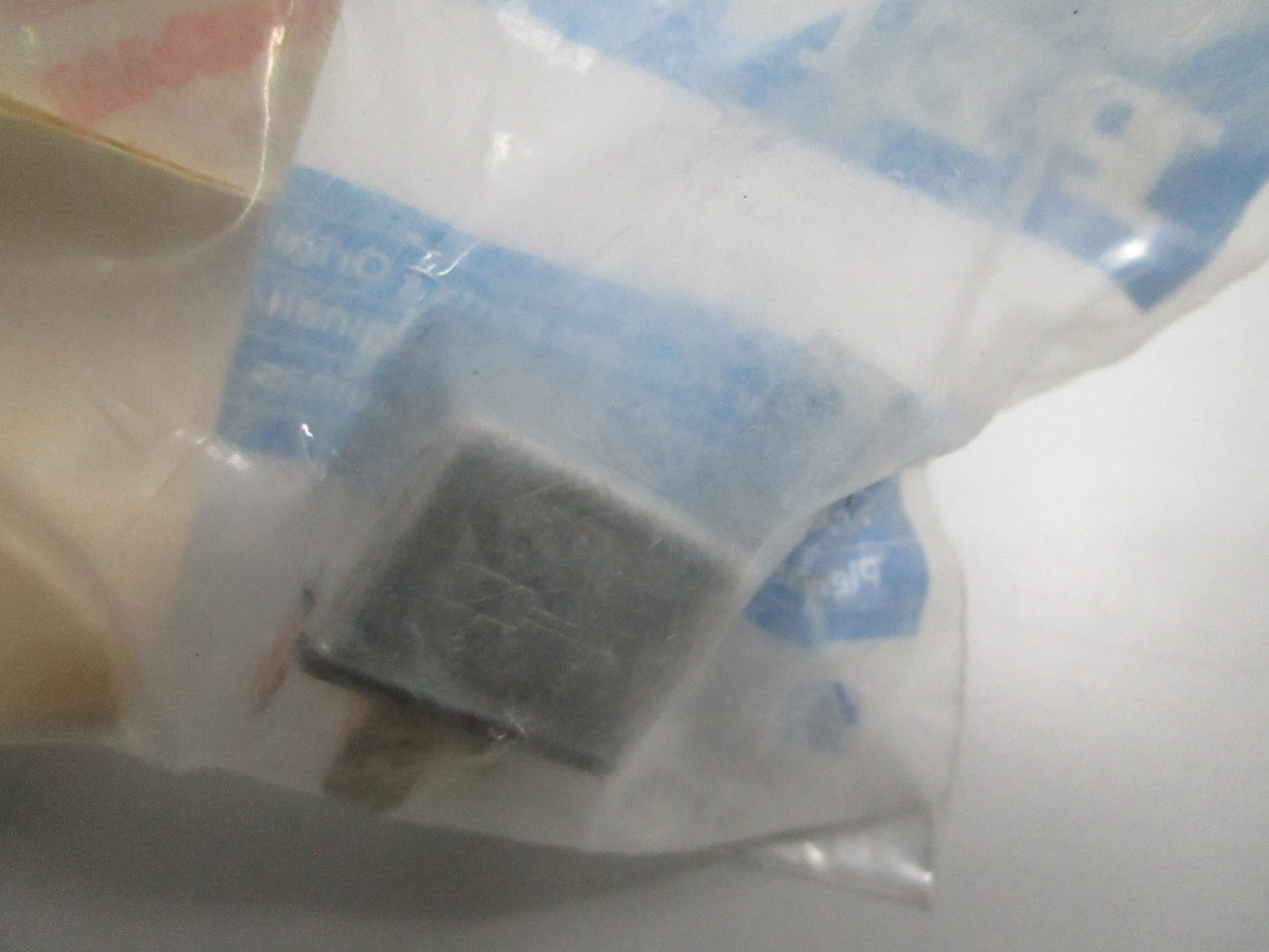 *NEW OEM* 0810 Volvo Penta Relay 876040