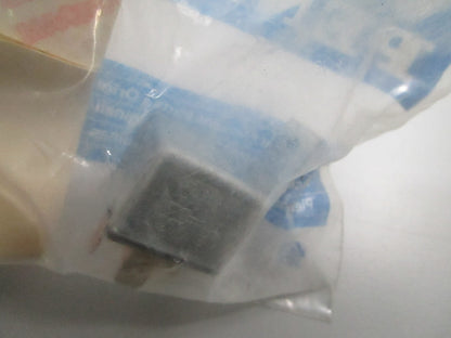 *NEW OEM* 0810 Volvo Penta Relay 876040