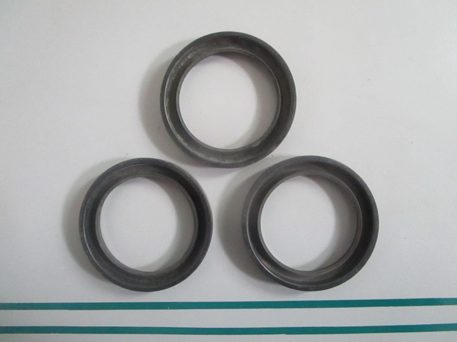 NEW OEM (LOT OF 3) 320937 0320937 OMC Johnson Evinrude Swivel Bracket Seal 0820
