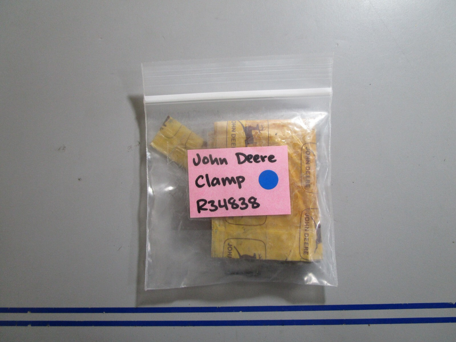 *NEW OEM* 0810 John Deere Clamp R34838