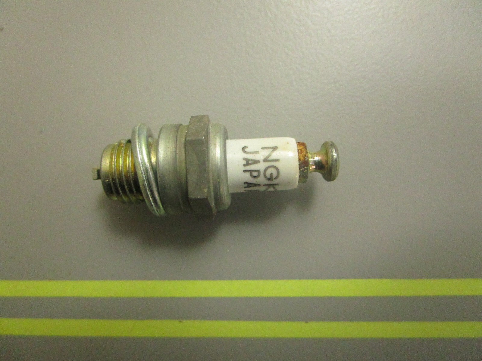 *NEW OEM* 0810 Honda Spark Plug 98052-56471