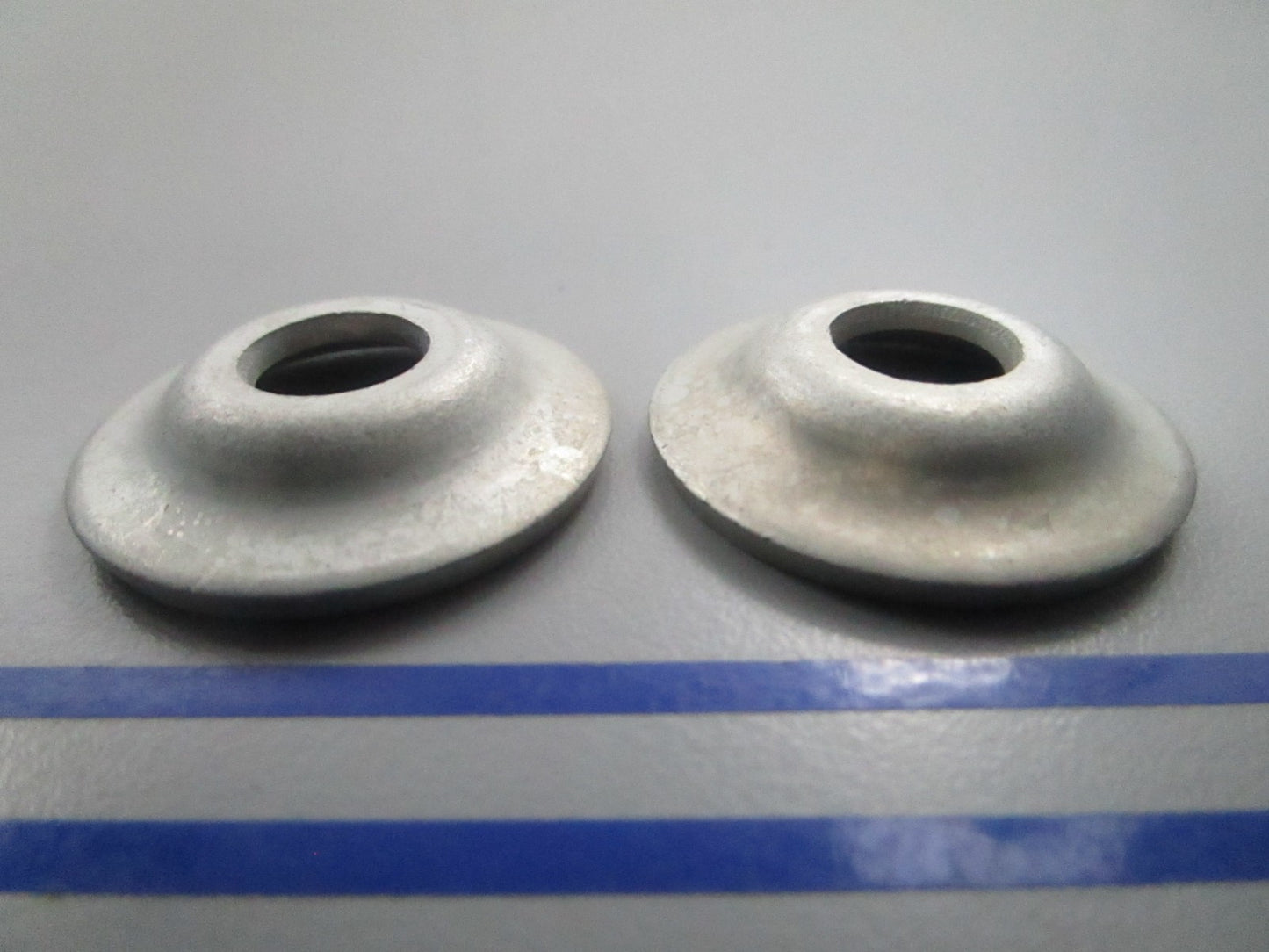 NEW OEM (LOT OF 2) 307561 337017 OMC Johnson Evinrude Swivel Plate 0810