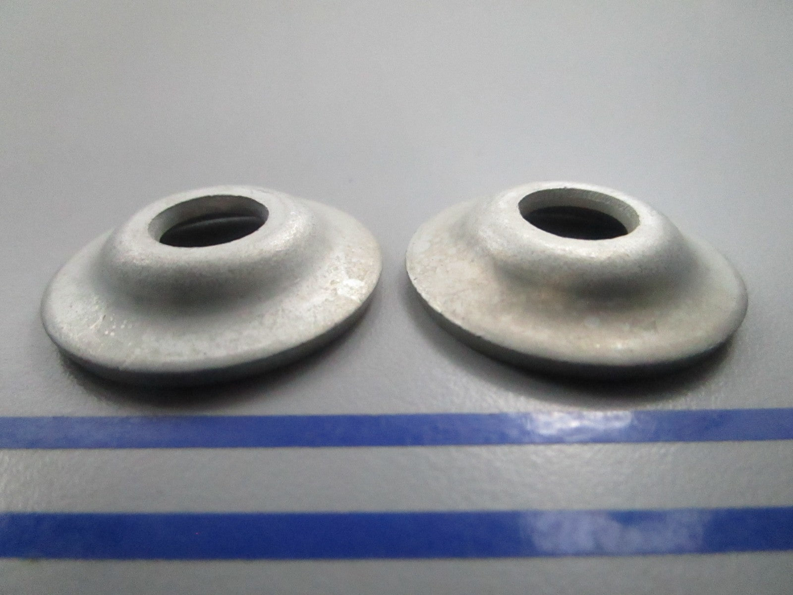 NEW OEM (LOT OF 2) 307561 337017 OMC Johnson Evinrude Swivel Plate 0810
