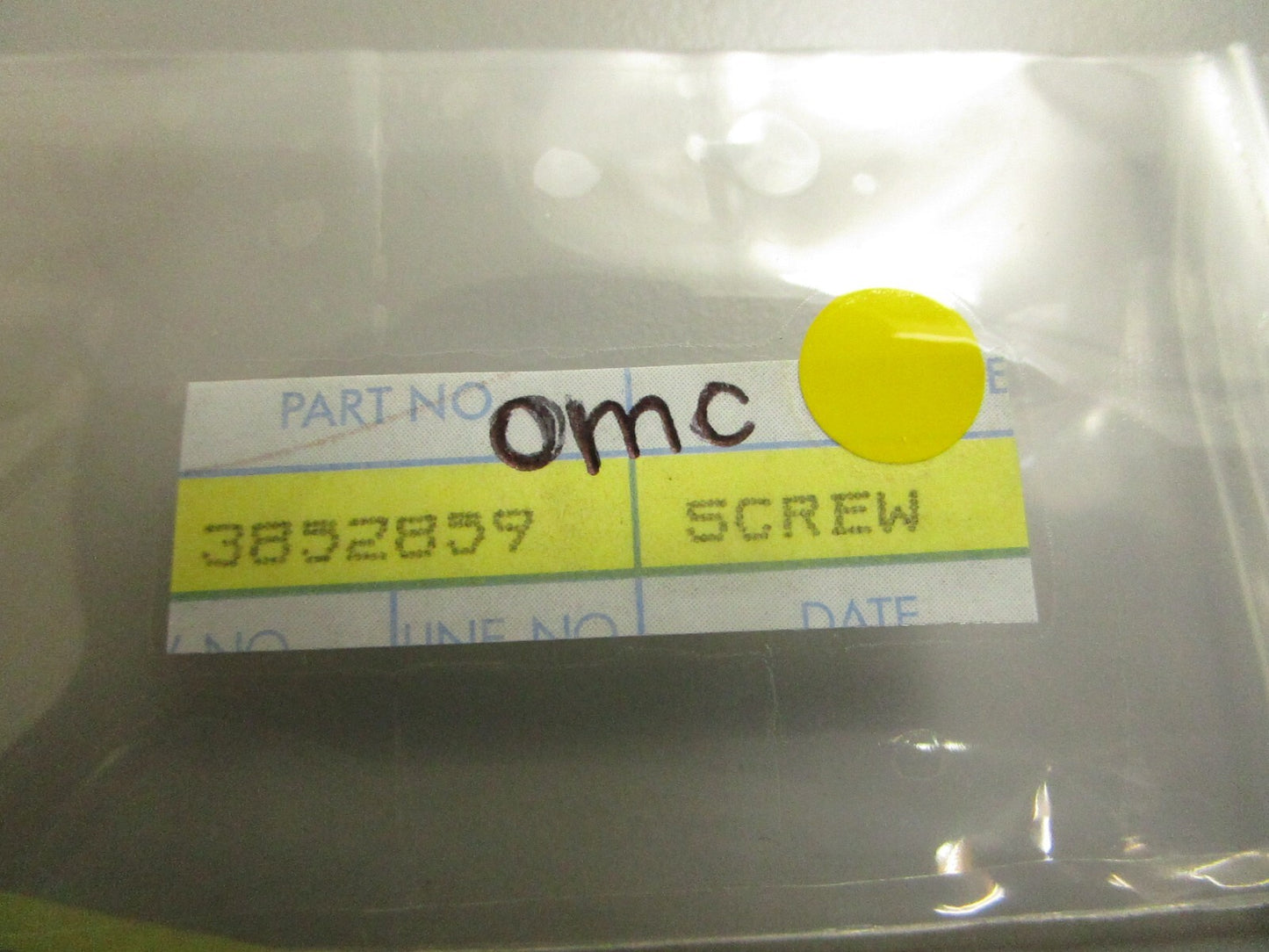 *NEW OEM* 0810 OMC Johnson Evinrude Screw 3852859