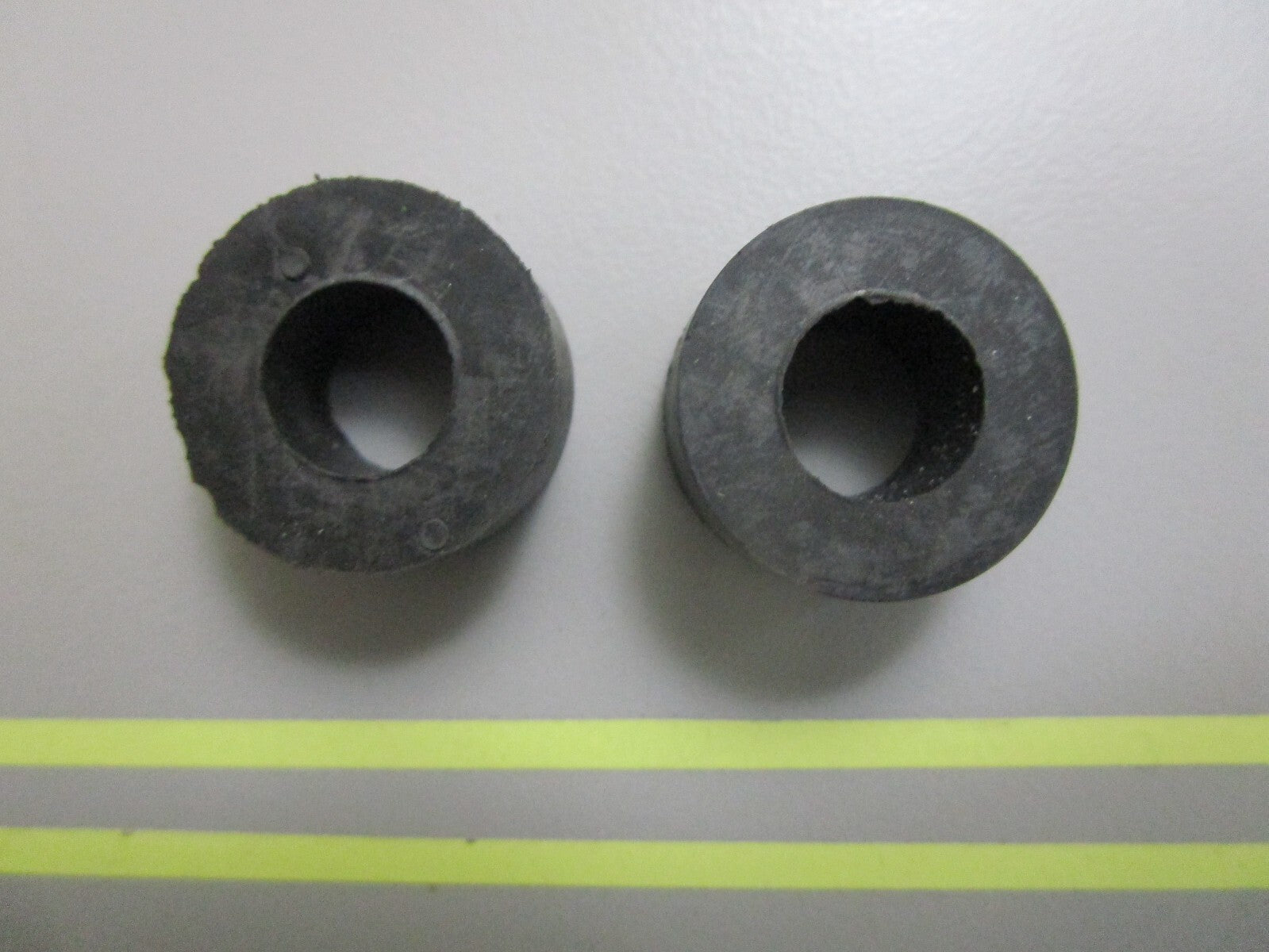 *NEW OEM* (LOT OF 2) 0810 Volvo Penta Gasket 832565