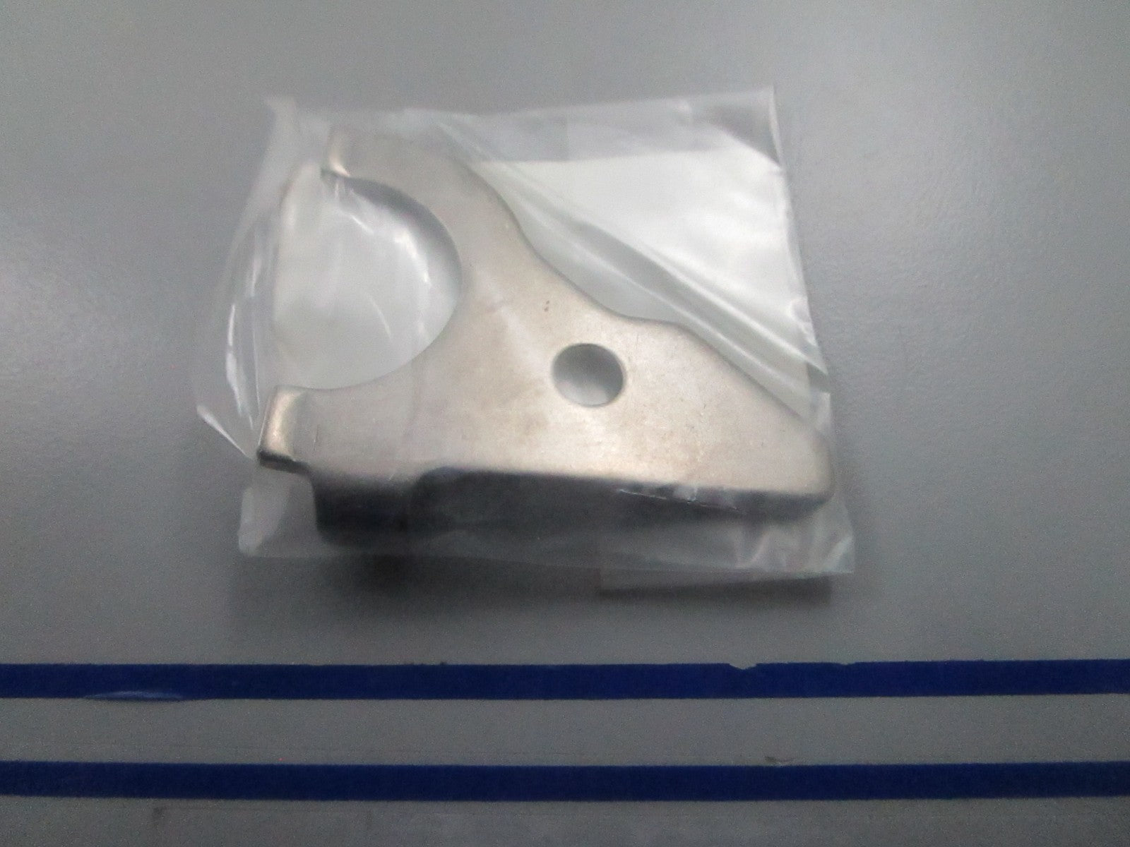 *NEW OEM* 0810 Tohatsu Holding Plate 3Y9-10302-0 3Y9103020