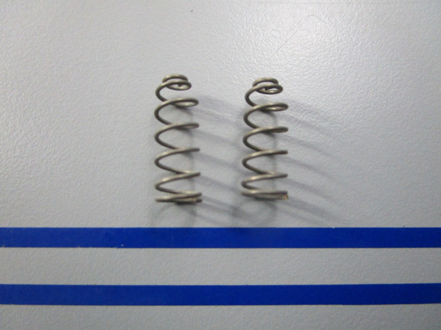 NEW OEM (LOT OF 2) 305860 0305860 OMC Johnson Evinrude Spring 0810