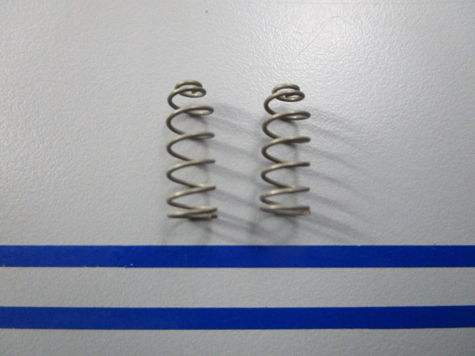 NEW OEM (LOT OF 2) 305860 0305860 OMC Johnson Evinrude Spring 0810