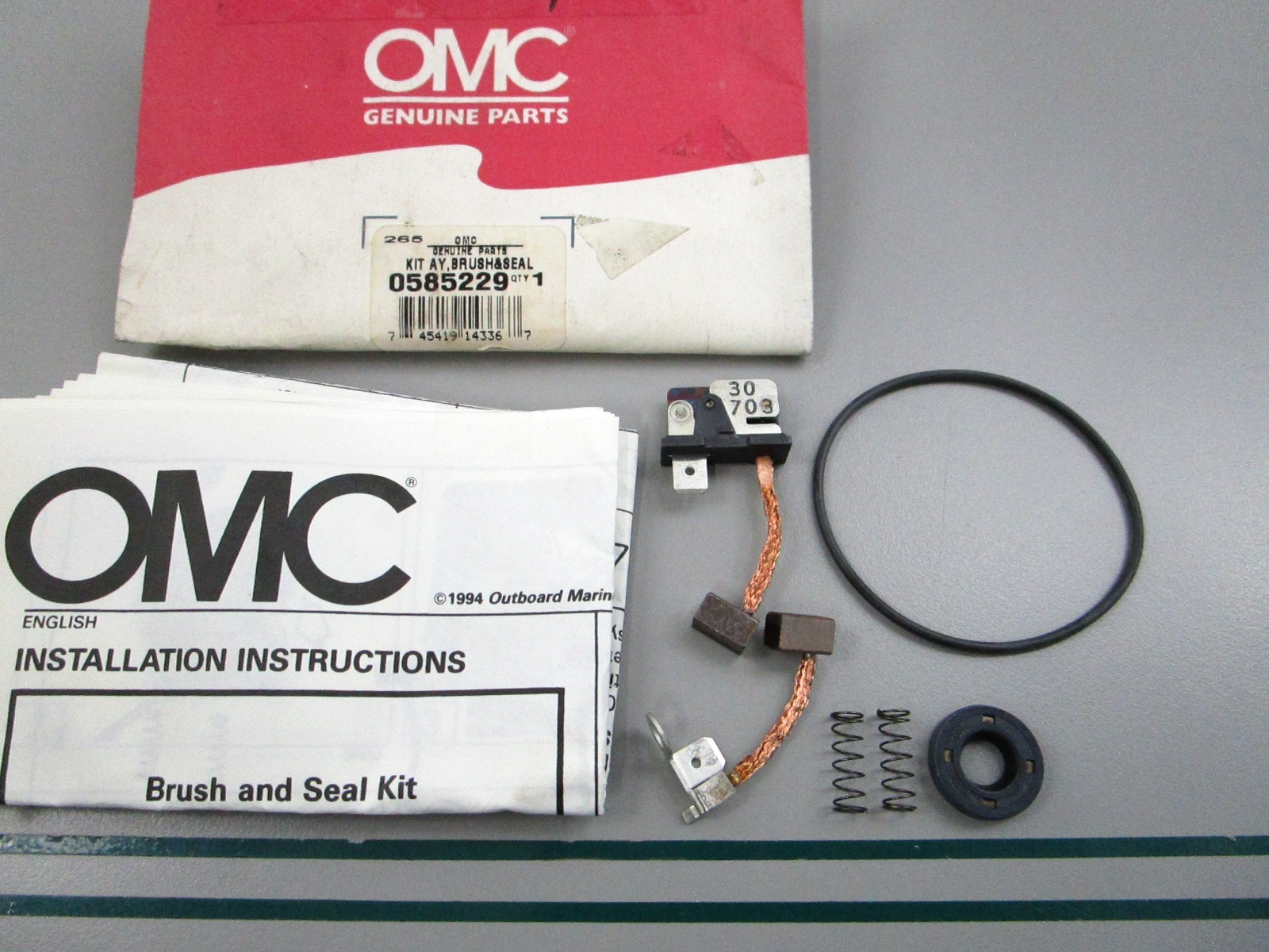 NEW OEM 585229 0585229 OMC Johnson Evinrude Brush & Seal Kit Assembly 0810