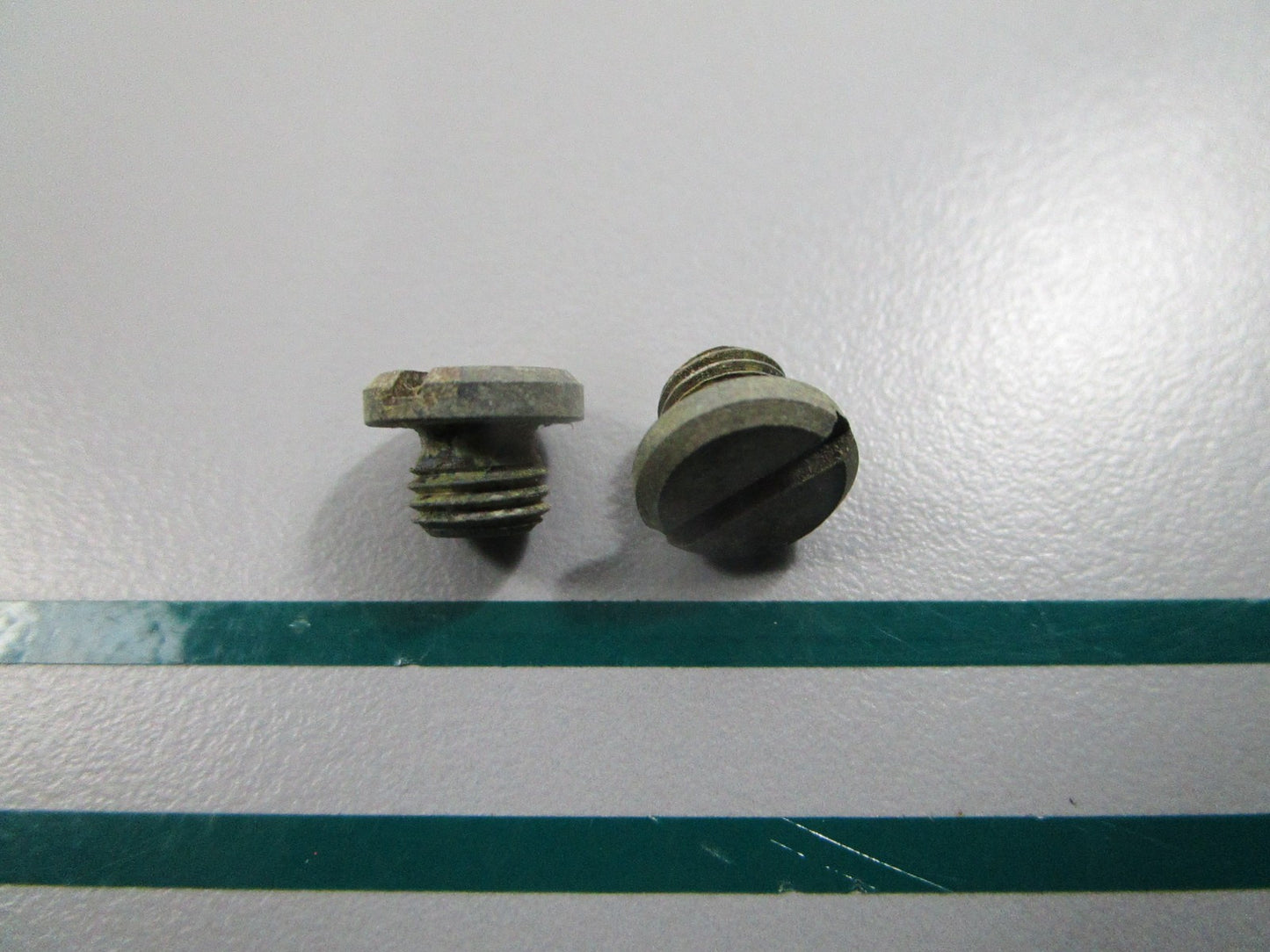 NEW OEM (LOT OF 2) 317501 0317501 OMC Johnson Evinrude Screw Plug *Rusty* 0810