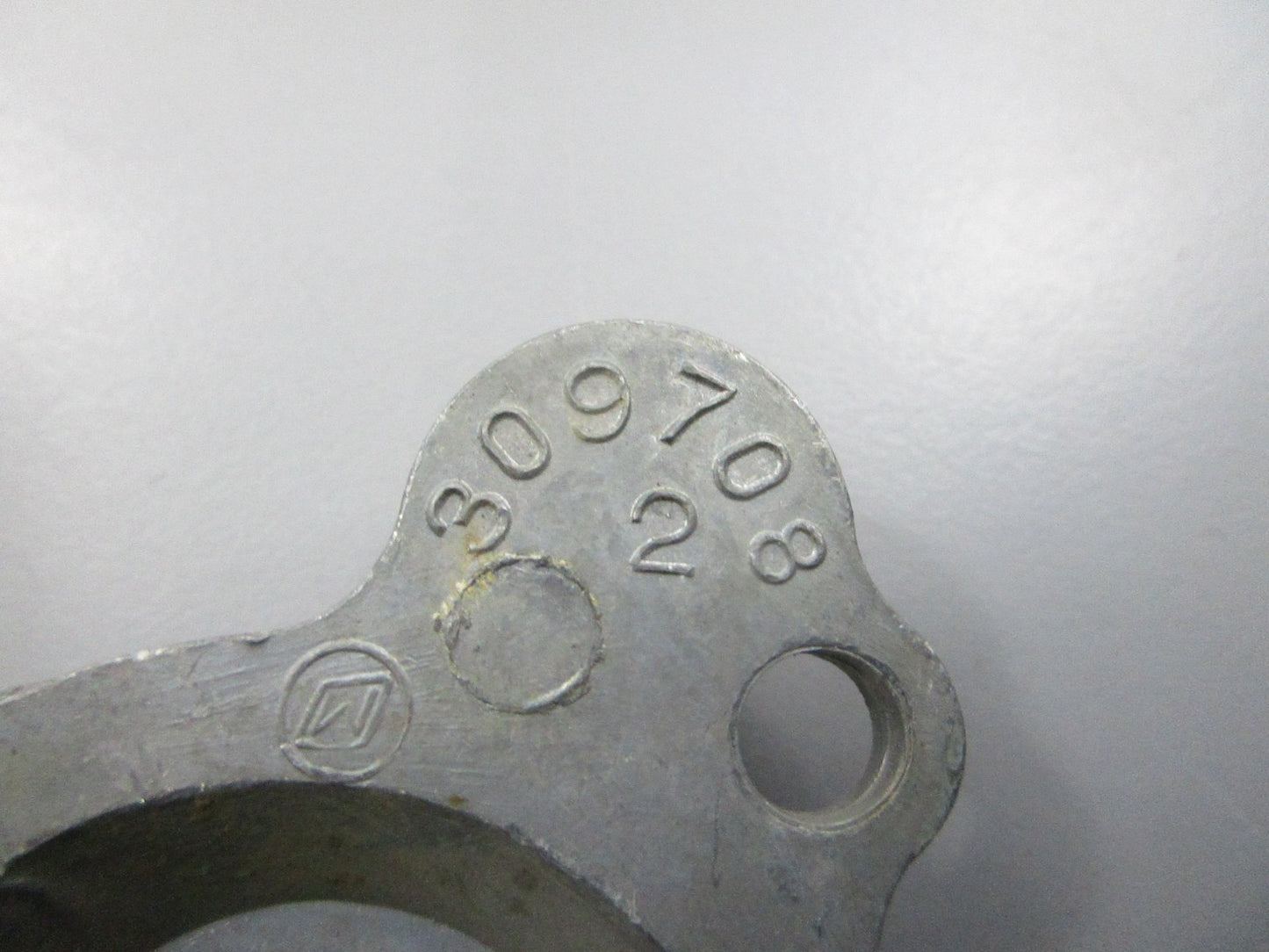 NEW OEM 309708 0309708 OMC Johnson Evinrude Bearing Head 0810