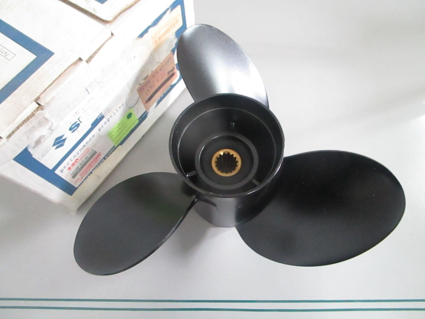 NEW OEM 58100-87L40-019 Suzuki 13¾ × 21 Propeller 0820