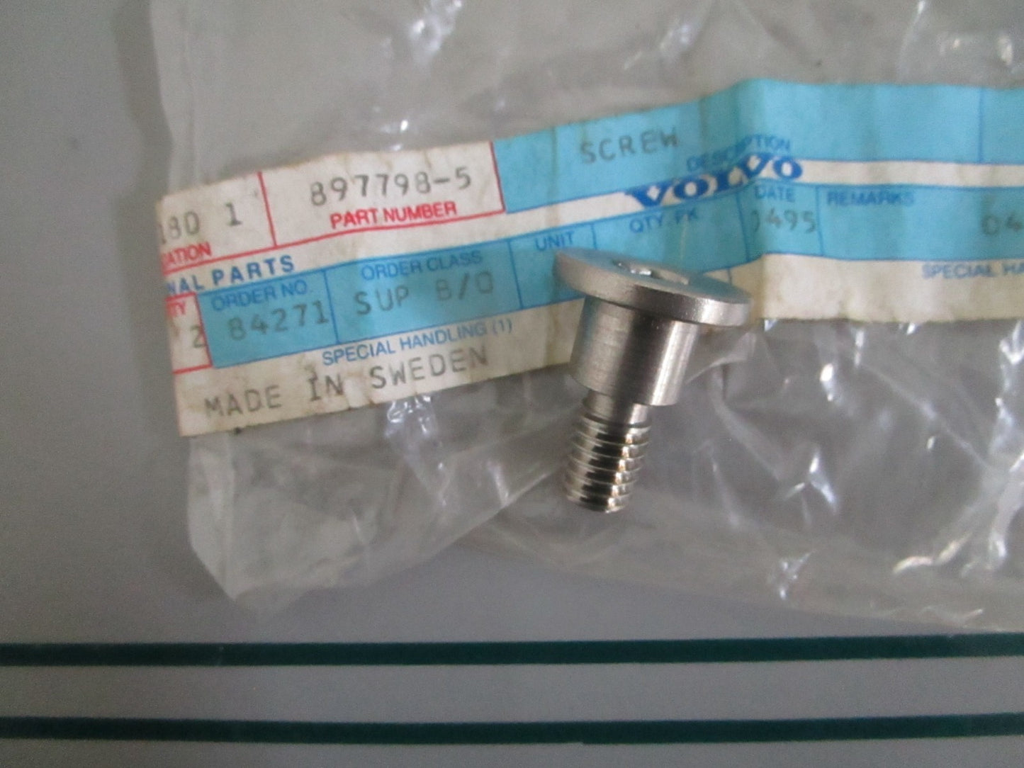 NEW OEM 897798 Volvo Penta Shoulder Screw 0820