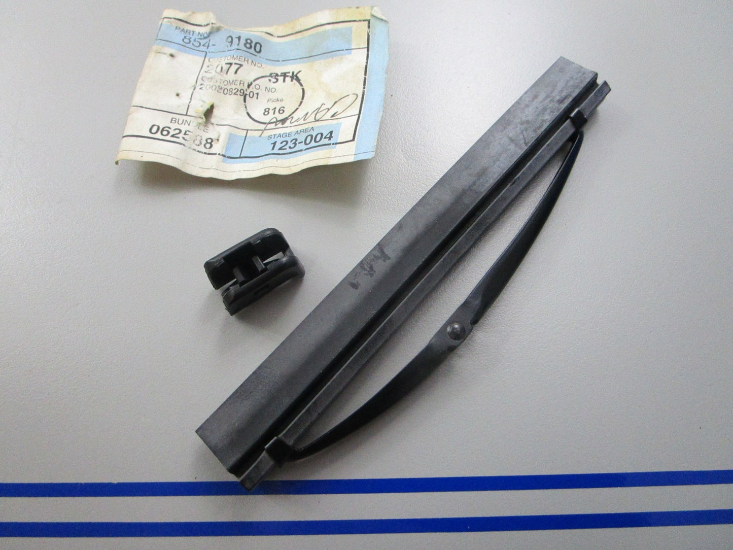 *NEW OEM* 0810 Saab Headlight Wiper Blade 8549180