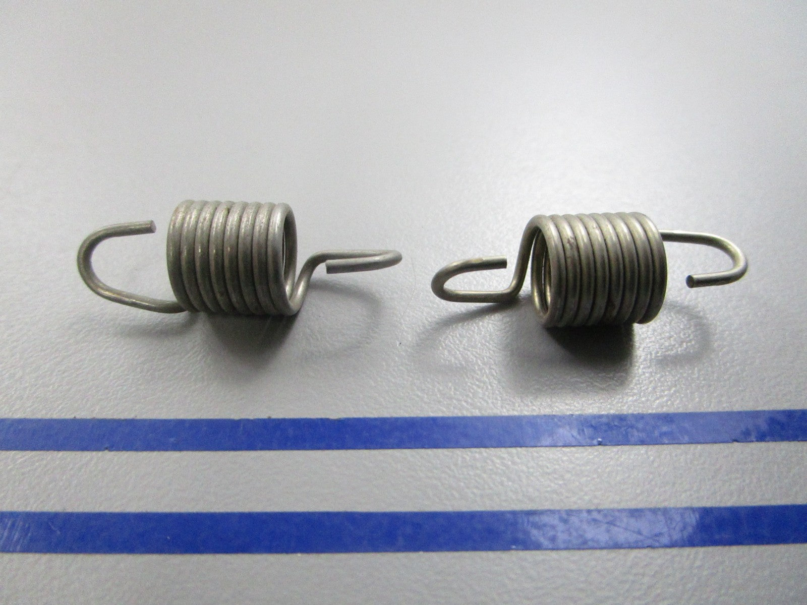 NEW OEM (LOT OF 2) 315176 0315176 OMC Johnson Evinrude Starter Lock Spring 0810