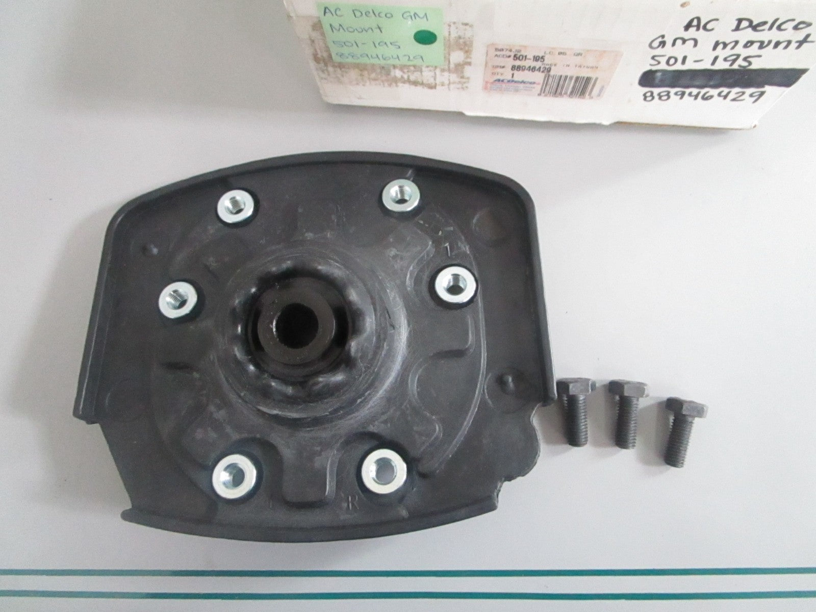 NEW OEM 501-195 88946429 AC Delco GM Mount 0820