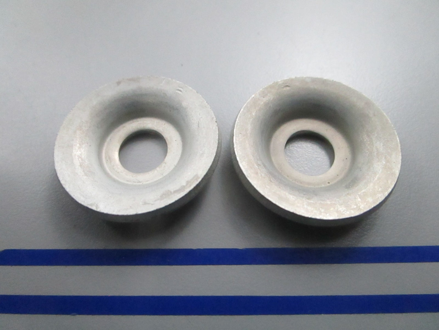 NEW OEM (LOT OF 2) 307561 337017 OMC Johnson Evinrude Swivel Plate 0810
