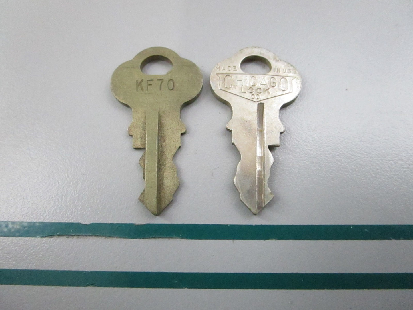 NEW OEM (LOT OF 2) 501585 0501585 OMC Johnson Evinrude KF70 Ignition Key 0810