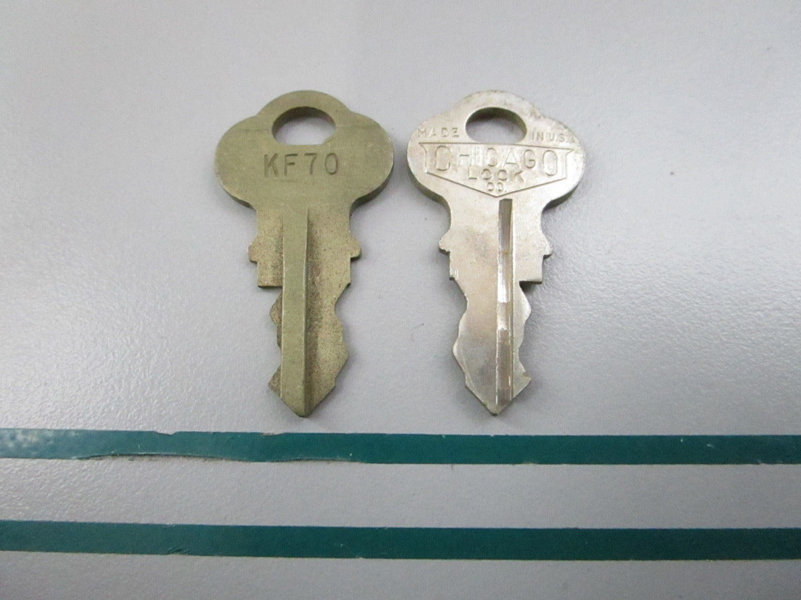 NEW OEM (LOT OF 2) 501585 0501585 OMC Johnson Evinrude KF70 Ignition Key 0810