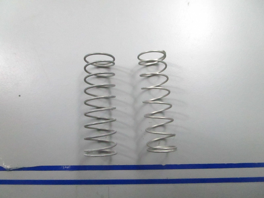 *NEW OEM* (LOT OF 2) 0810 OMC Johnson Evinrude Spring 315626 0315626