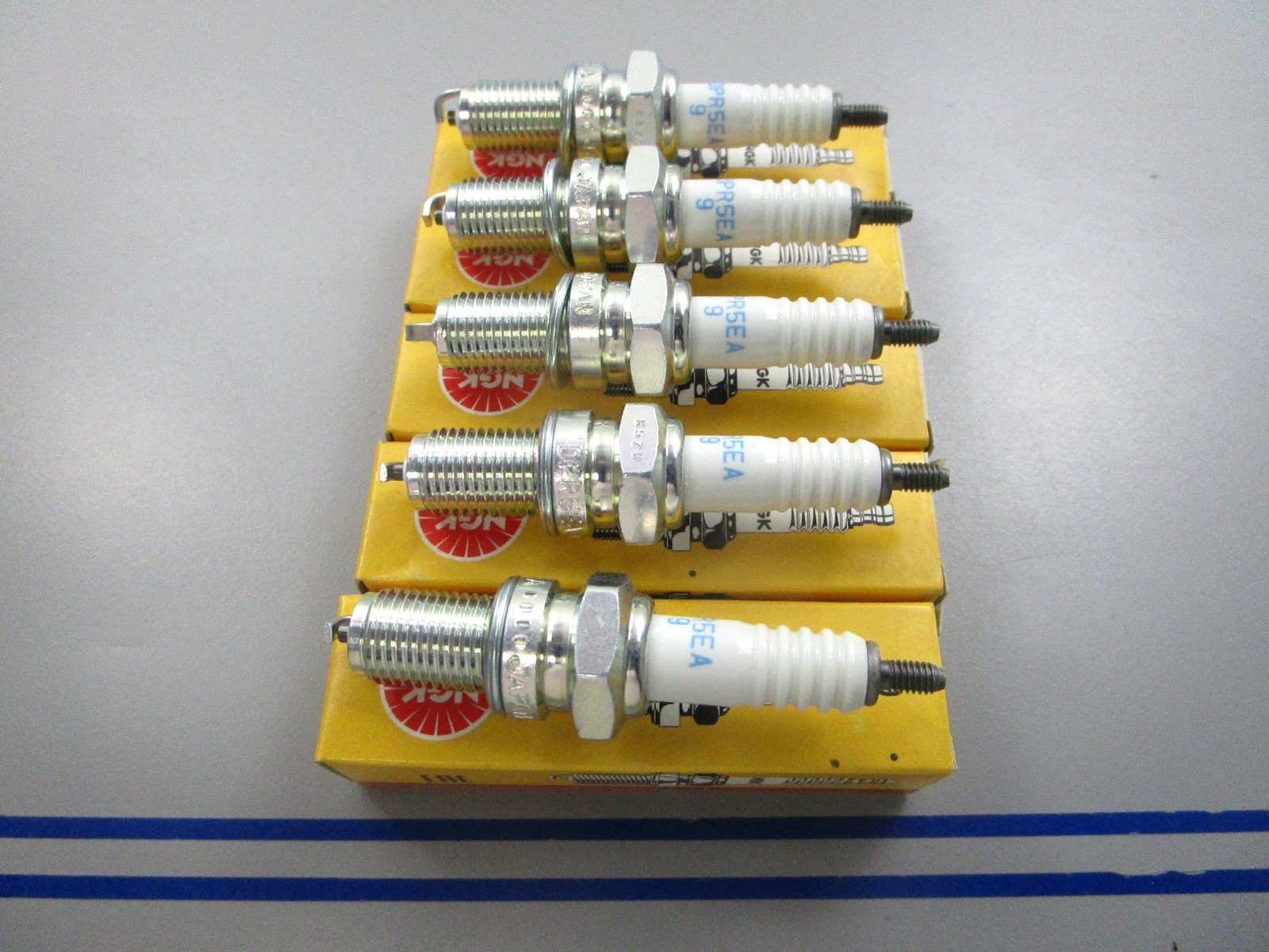 NEW (LOT OF 5) DPR5EA-9 NGK Spark Plug 0810