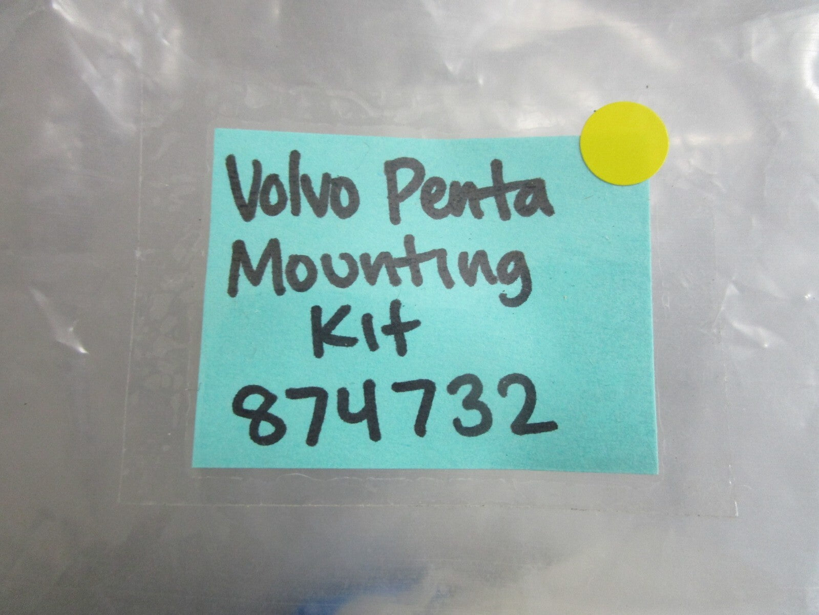 *NEW OEM* 0810 Volvo Penta Mounting Kit 874732