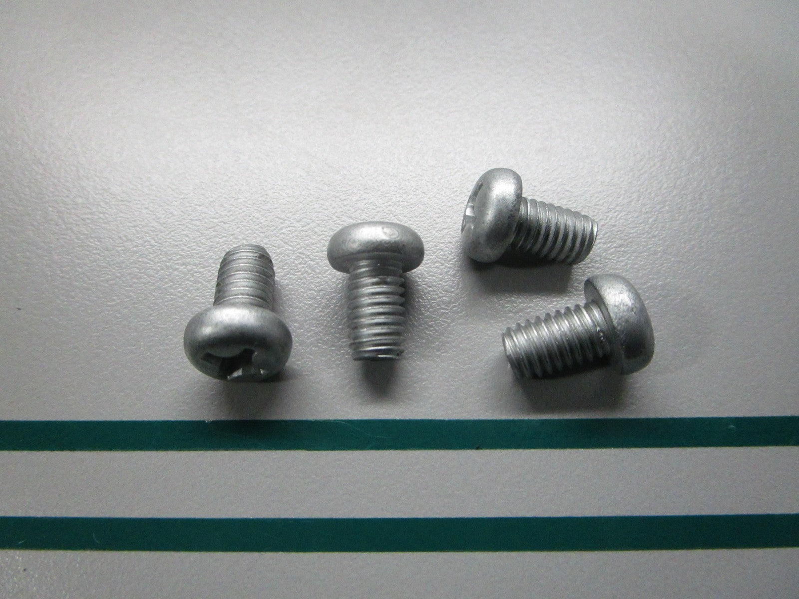 NEW OEM (LOT OF 4) 09125-06063 Suzuki Screw 0810