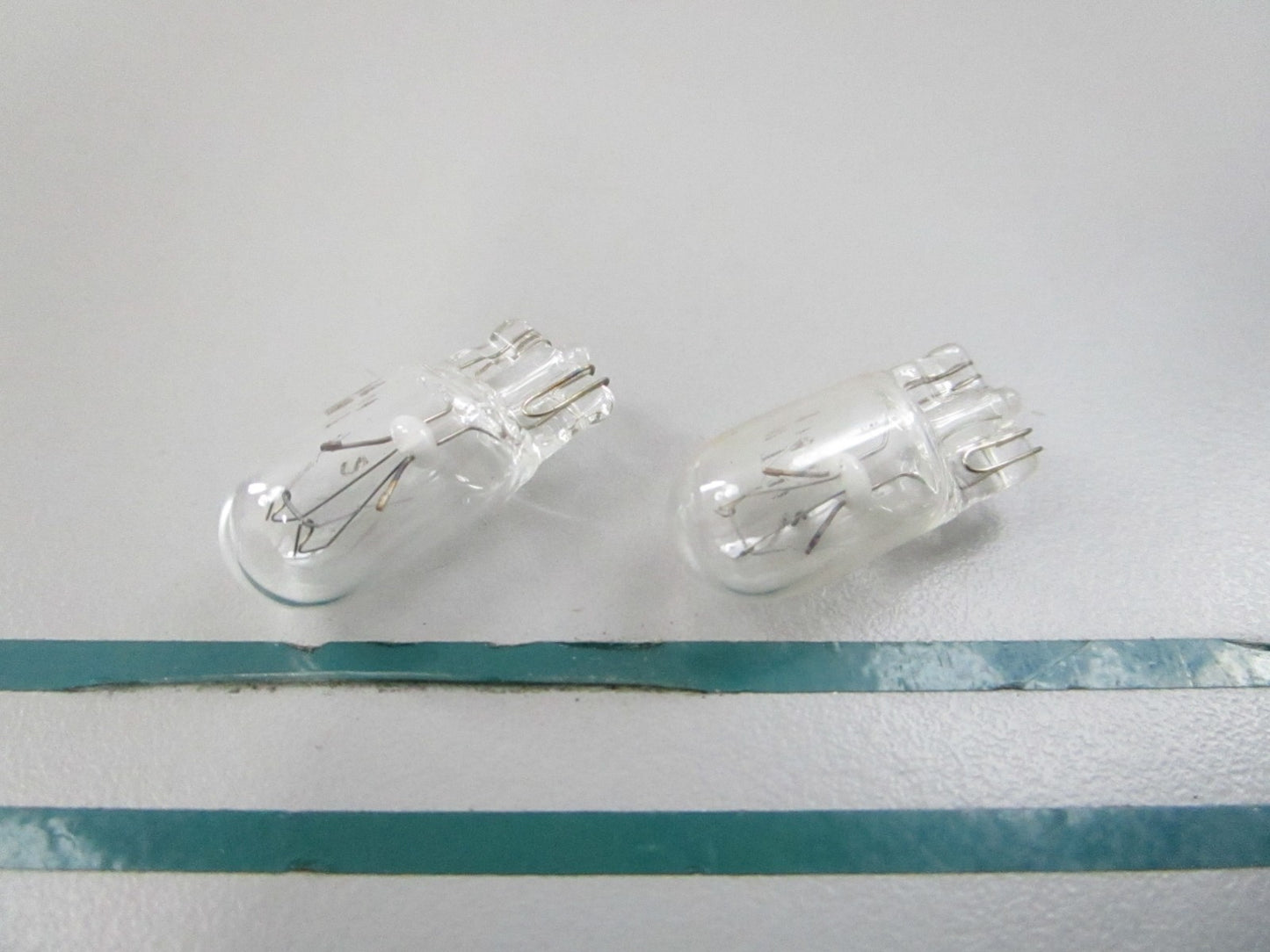 NEW OEM (LOT OF 2) 125432 0125432 OMC Johnson Evinrude Instrument Bulb 0810