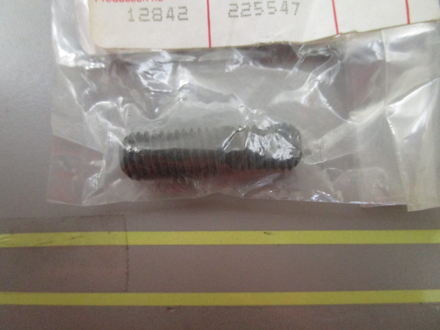 *NEW OEM* 0810 Volvo Penta Stud 953063