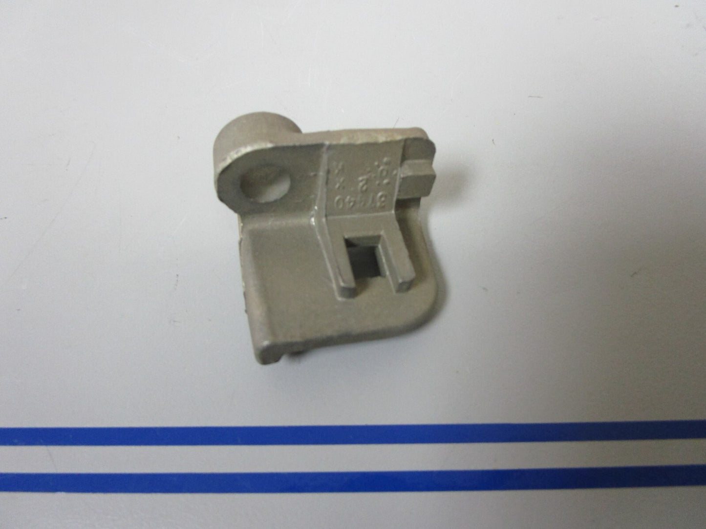 *NEW OEM* 0810 Mercury Quicksilver Bracket 37440