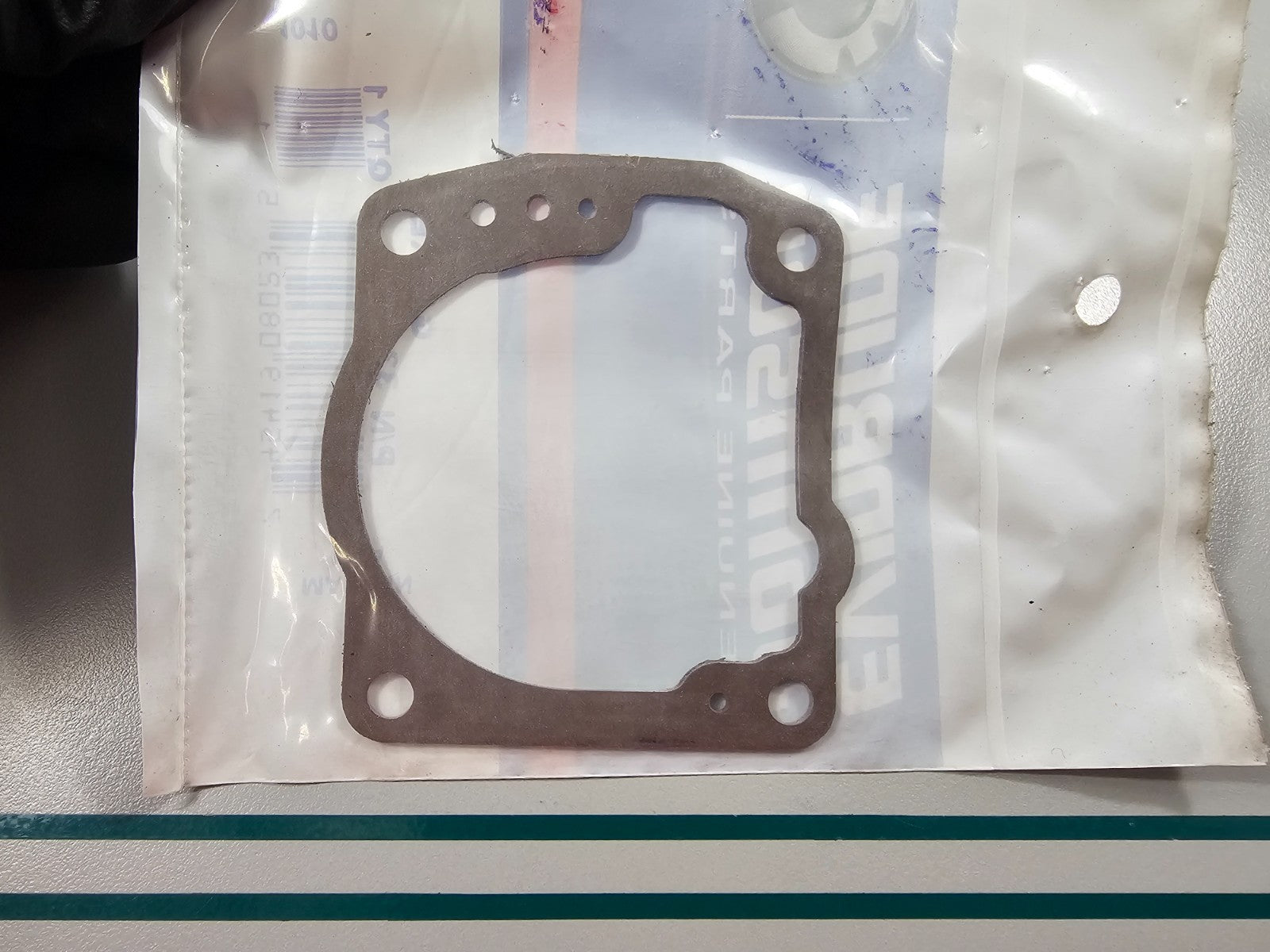 NEW OEM 335070 0335070 OMC Johnson Evinrude Gasket 0810