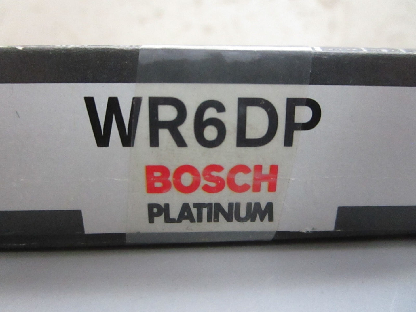 *NEW OEM* (LOT OF 4) 0820 Bosch Platinum Spark Plug WR6DP
